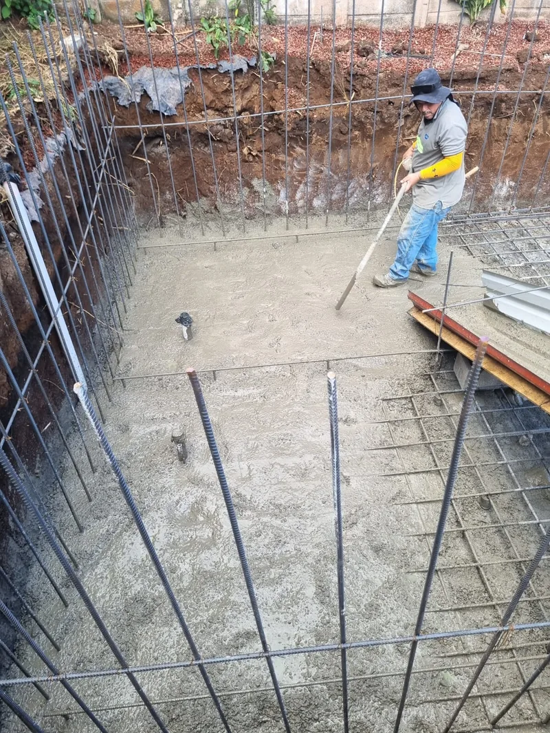 Construcción de piscina comercial en Costa Rica